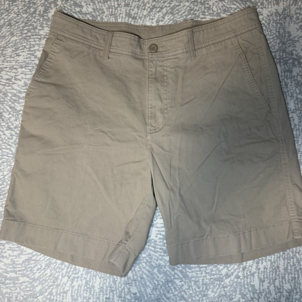 Roundtree & Yorke Khaki Chino Shorts Men's 34x7 Cuffed